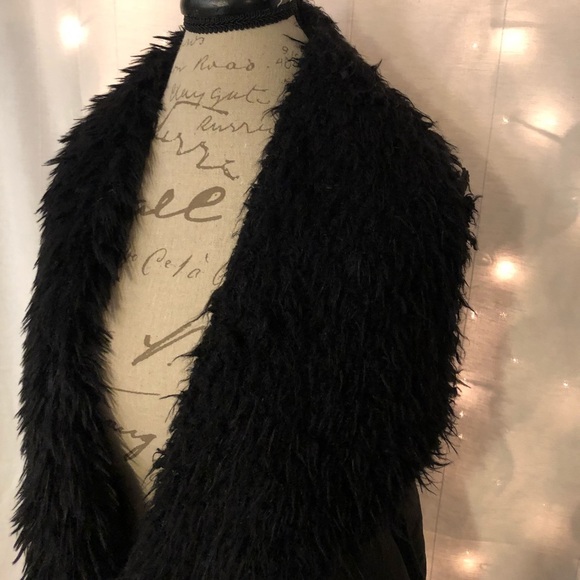 Love Tree Jackets & Blazers - 2[Love Tree] New! Faux fur black vest crochet back
